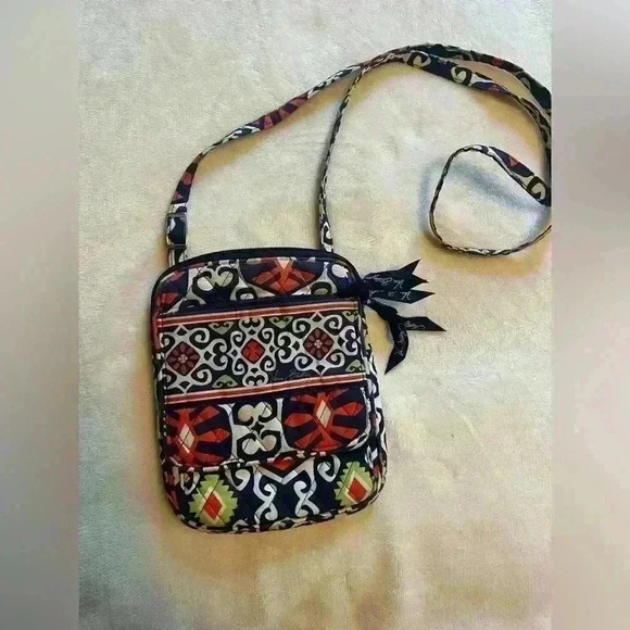 VERA BRADLEY WALLET Crossbody “Sun Valley" Retired Pattern 6"W  x 8"H x 1"D - Picture 1 of 6